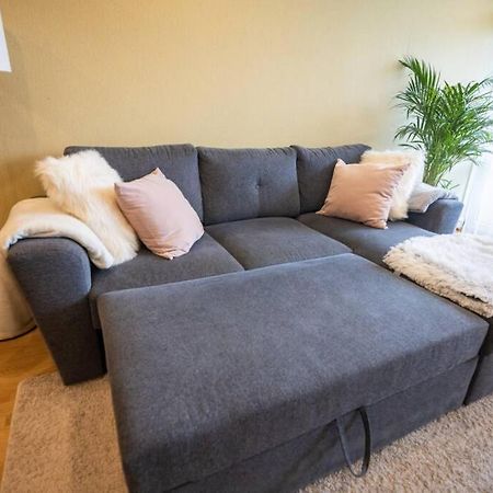 Beautiful & Spacious Apartment In Valmiera Exterior photo